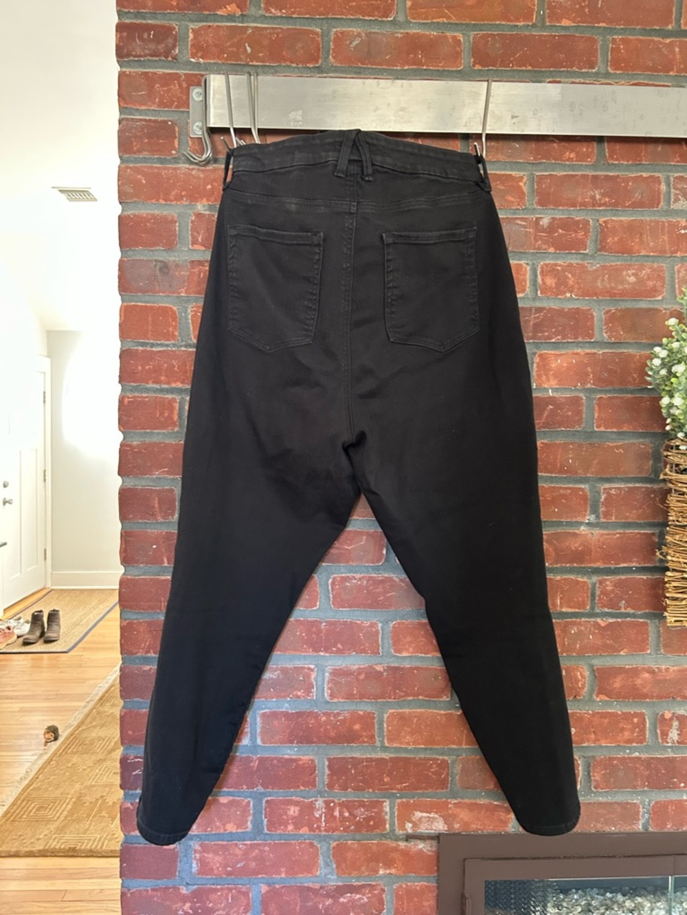 Good American Black High-Rise Jeans - Picture 4 of 5